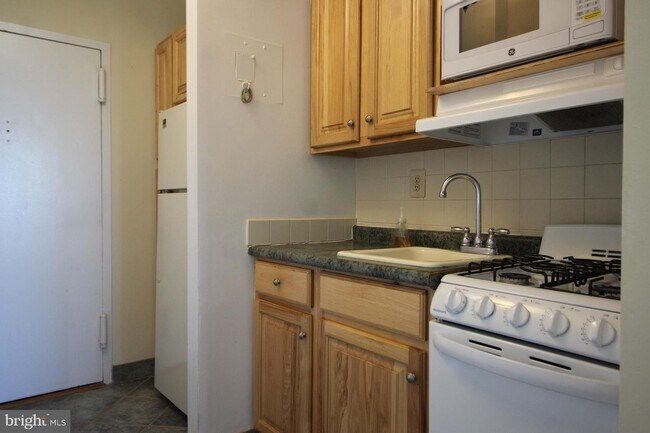 Foto del edificio - River Place #623-S
