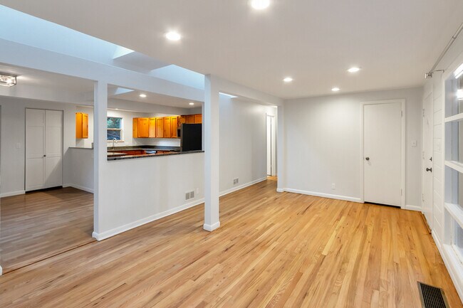 Foto del edificio - 8845 W Frances Pl
