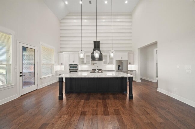 Building Photo - 8519 Lofty Pnes