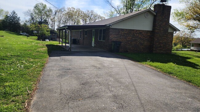 Foto del edificio - Large Brick Ranch near Cherokee Lake