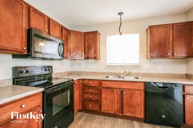 Building Photo - 2608 Liatris Dr