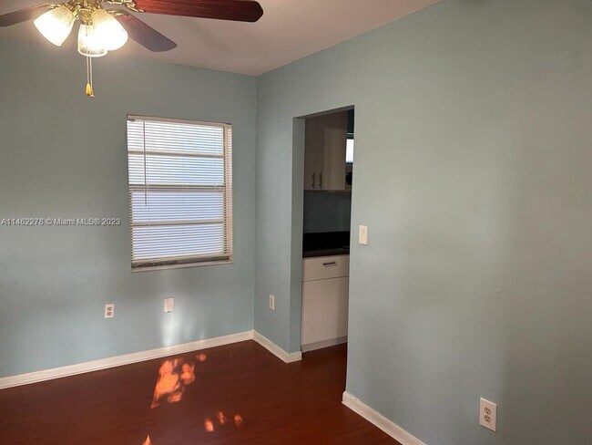 Foto del edificio - 3547 SW 24th St
