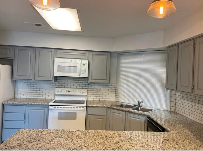 Building Photo - 5200 Weslayan St