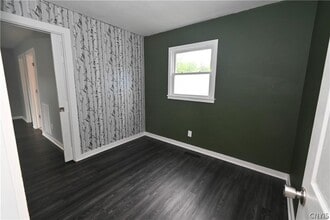 Building Photo - 5854 Reis Dr