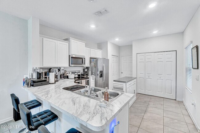 Building Photo - 9008 Gifford Dr