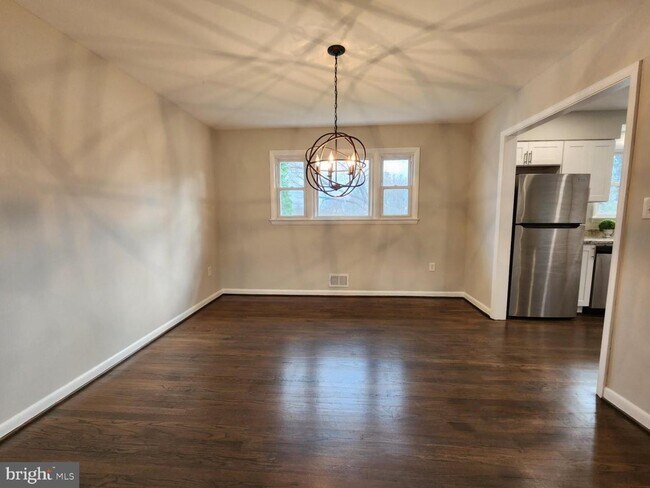 Building Photo - 6915 Briarcliff Dr