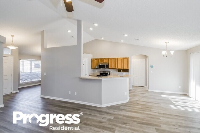 Building Photo - 1538 Summit Oaks Dr W