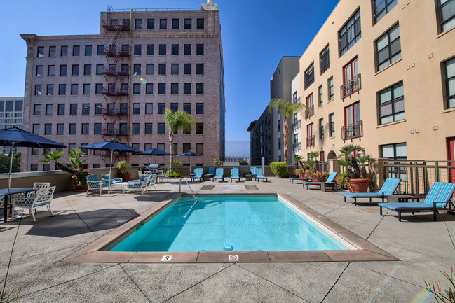 Heated swimming pool - Terraces at Paseo Colorado