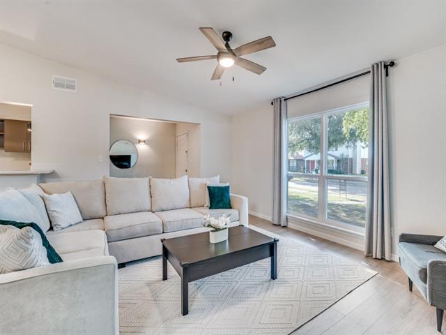 Foto del edificio - 9322 Shipman St