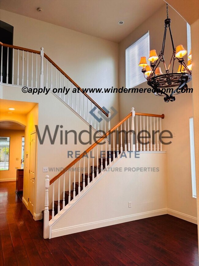 Foto del edificio - Bright & Spacious Two-Story home in Natomas Park!!