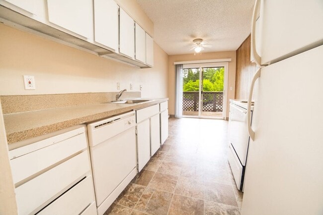 Interior Photo - Woodside Vista I & II