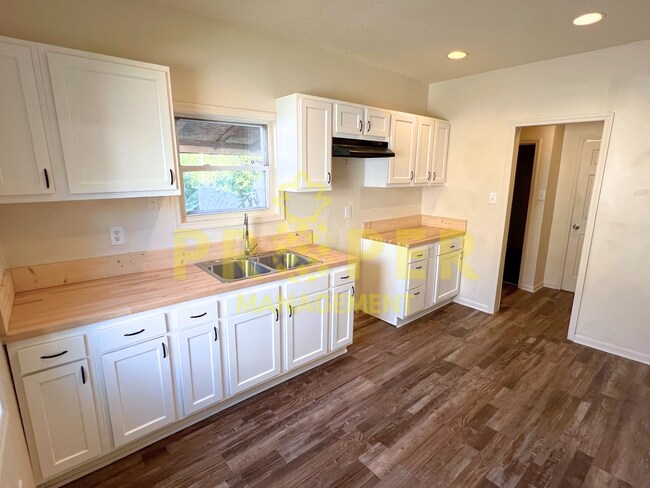 Foto del edificio - 3 bedrooms 1 bathrooms house for rent
