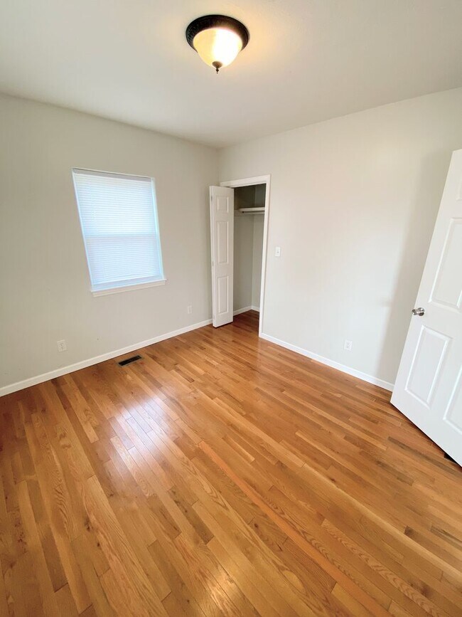 Building Photo - Updated Two Bedroom Home