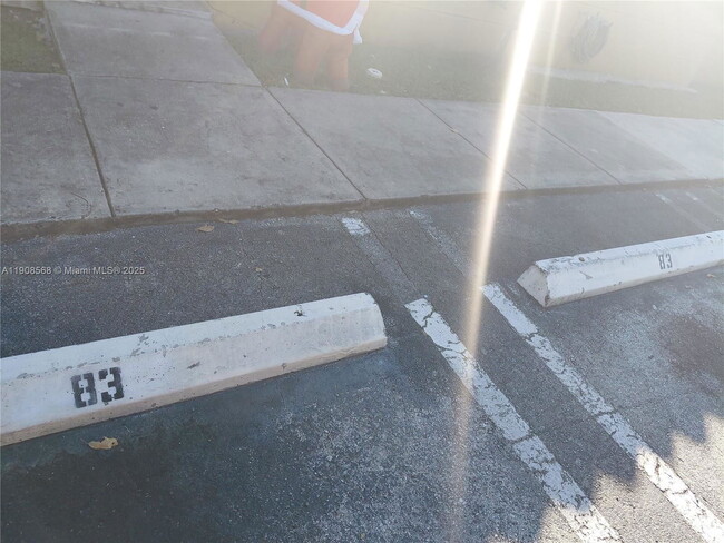 Foto del edificio - 83 NE 13th Ave