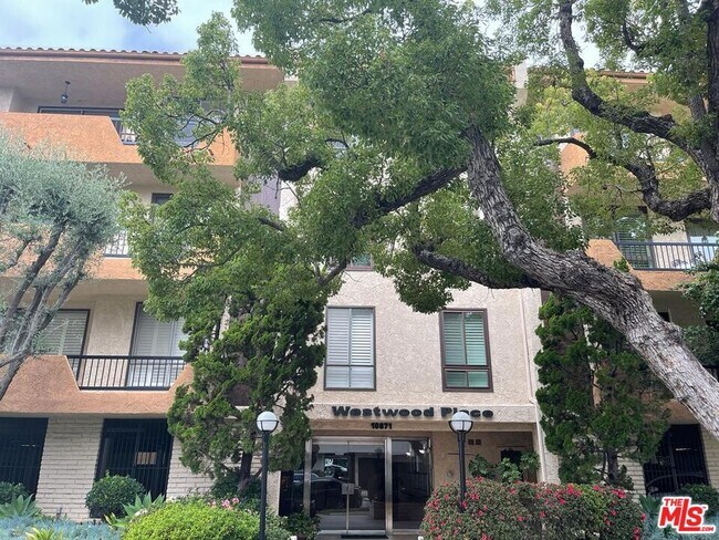 Foto del edificio - 10671 Holman Ave