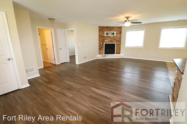 Foto del edificio - 3 br, 2 bath House - 1780 W. 14th St. Pl