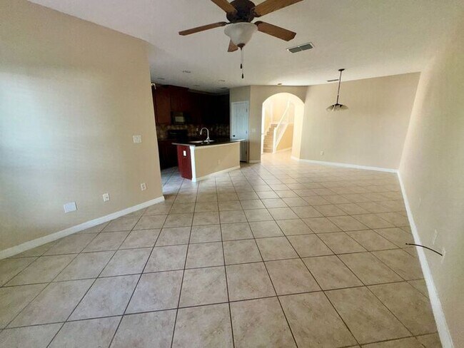 Foto del edificio - 2 Bedroom 2,5 bath Sanford Townhome near t...