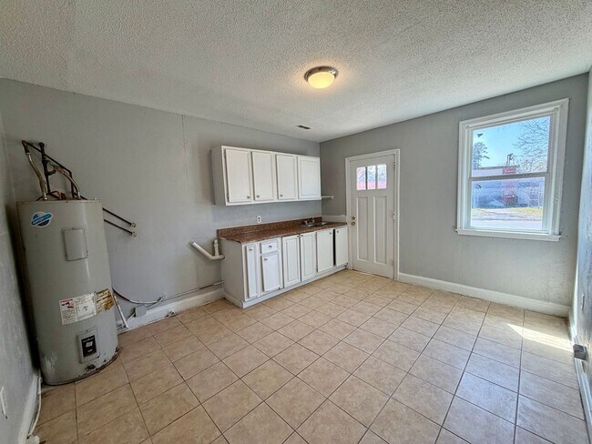 Foto del edificio - 634 Miller Rd