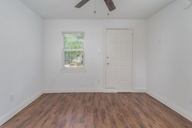 Building Photo - 2833 Marburg St