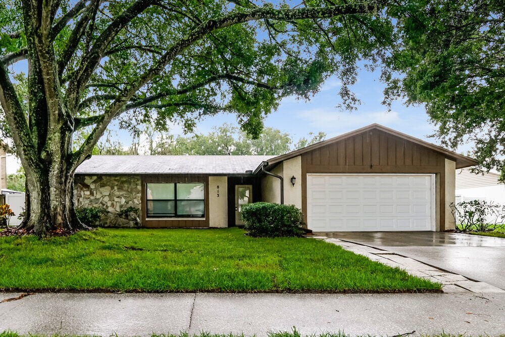 Primary Photo - 813 Regal Palm Ct