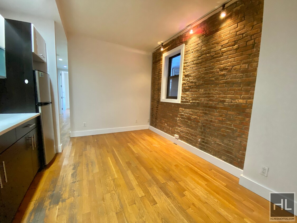 Primary Photo - CLAVER PLACE