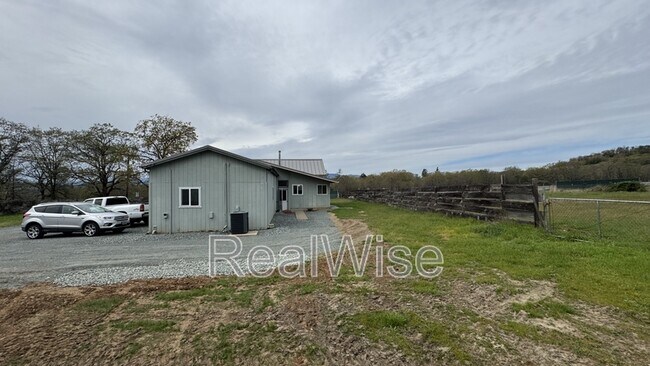 Building Photo - 6201 Highland Ave