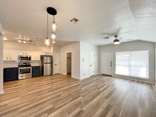 Foto del edificio - 3705 Woodrow Dr