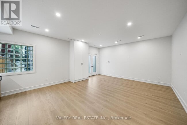 Building Photo - 131 Dovercourt Rd