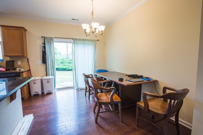 Foto del edificio - 3 bedroom townhome just minutes from Duke!! Located in the popular Thompson Ridge Community!