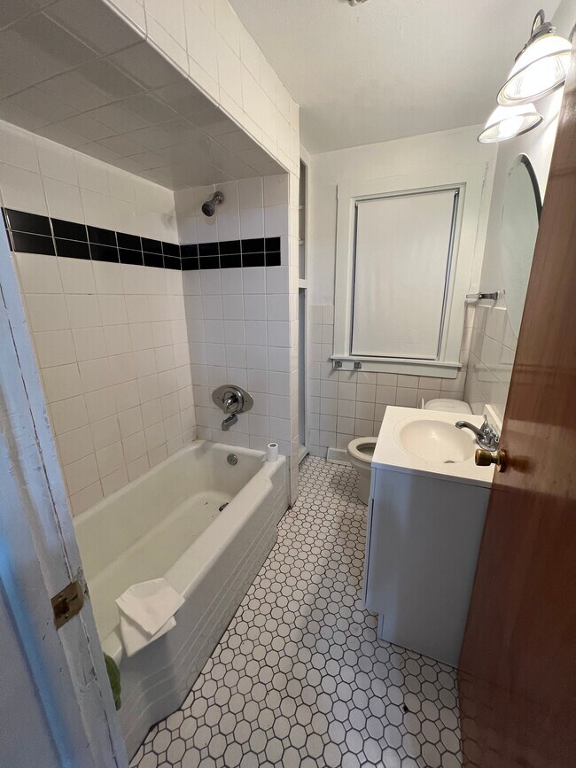 Bathroom - 430 Lodi St