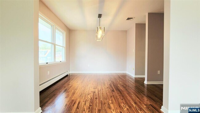 Foto del edificio - 223 Miller Ave