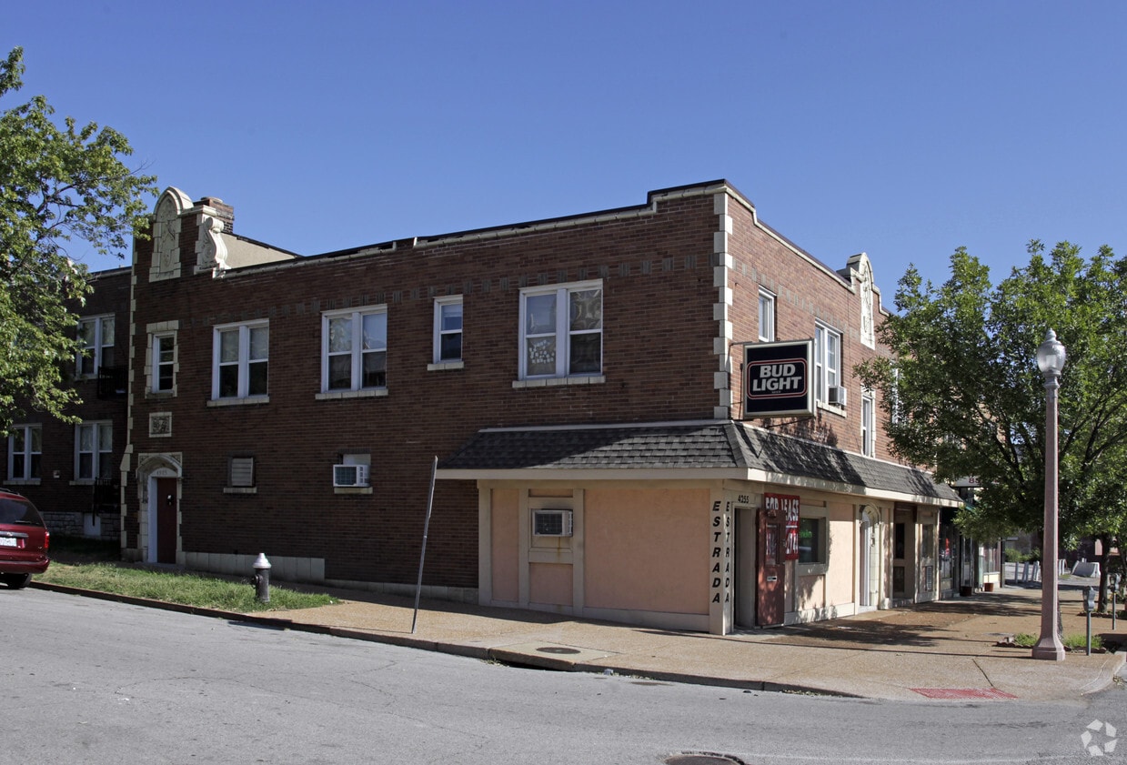 42514255 S Kingshighway Blvd, Saint Louis, MO 63109 Apartments in