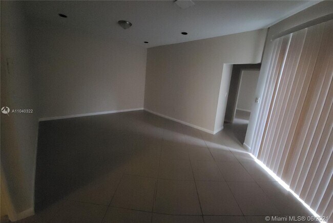 Foto del edificio - 3860 Tree Top Rd