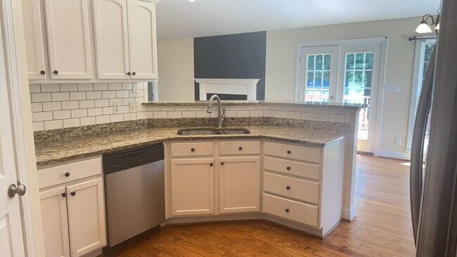 Foto del edificio - Large 3 Bedroom 2 Bath House