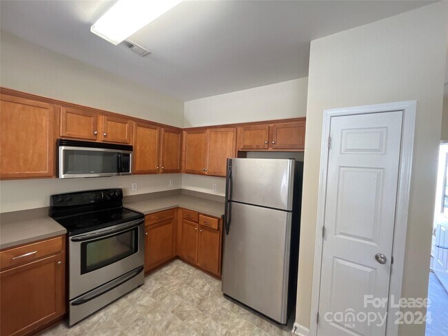 Foto del edificio - 341 Doughton Ln