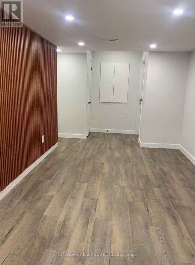 Photo du bâtiment - 528 Valhalla Cres