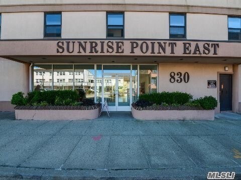 Primary Photo - 830 Shore Rd