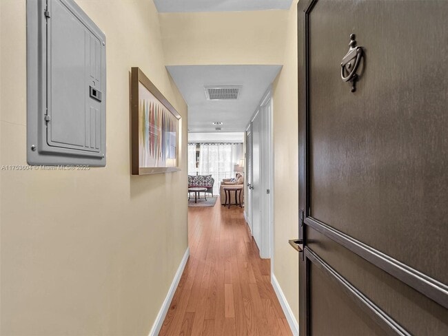 Building Photo - 2901 S Bayshore Dr