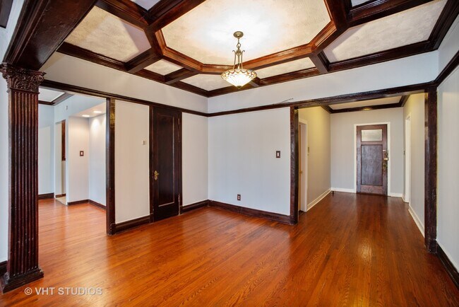 Building Photo - 4828 S Dorchester Ave