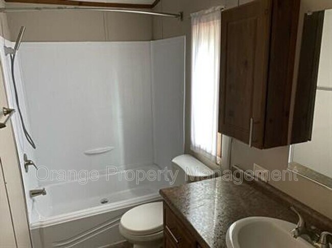 Foto del edificio - 930 Cedar Village Ln