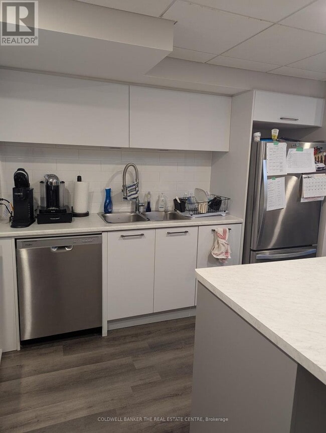 Building Photo - 89 Depeuter Crescent