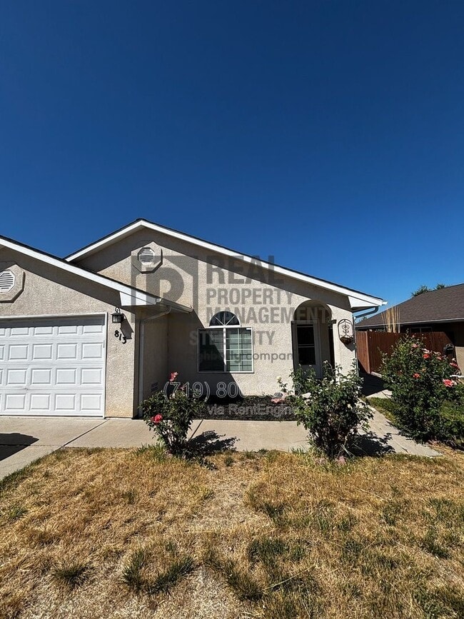 Building Photo - 813 Ardath Ln