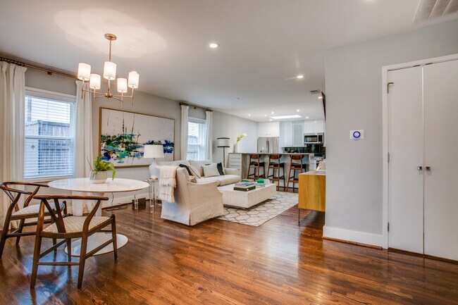 Foto del edificio - 7314 Kaywood Dr