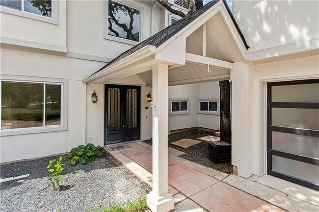 Foto del edificio - 8216 Talbot Ln