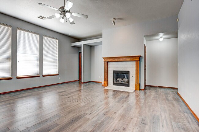 Foto del edificio - 517 Lone Oak Dr