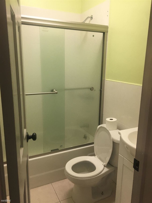 Building Photo - 2 br, 1 bath Apartment - 620 Marlborough Rd