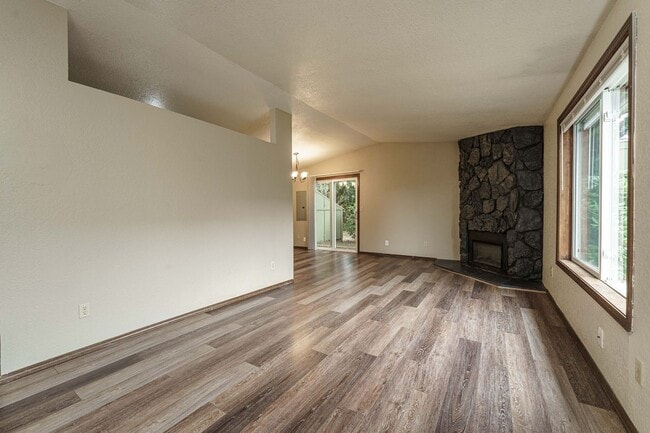 Building Photo - Single-Level 2 Bedroom 2 Bath Duplex with Private Deck and Attached Garage