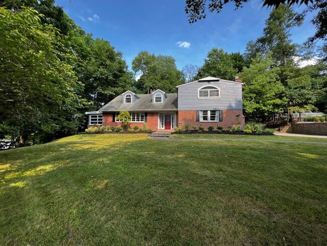 Building Photo - 56 Grandview Pl