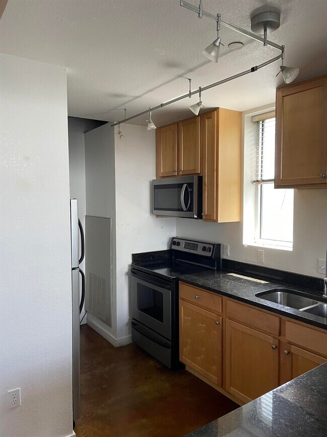 Foto del edificio - 420 N Adams St