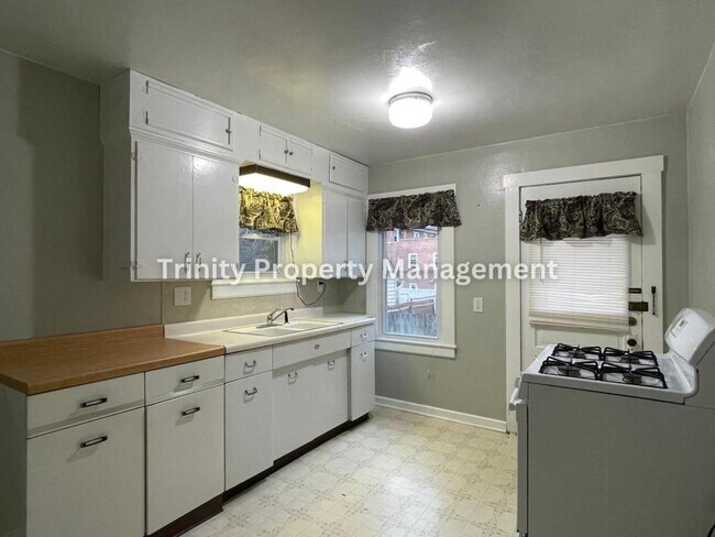 Foto del edificio - 310 Spring Ave